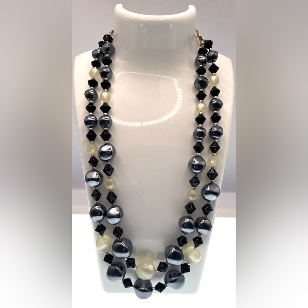 Vintage Signed JAPAN Multi Strand Black and White Iridescent Beaded Necklace - Picture 2 of 8